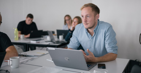 Mandlig studerende på UC SYD Efter- og videreuddannelse