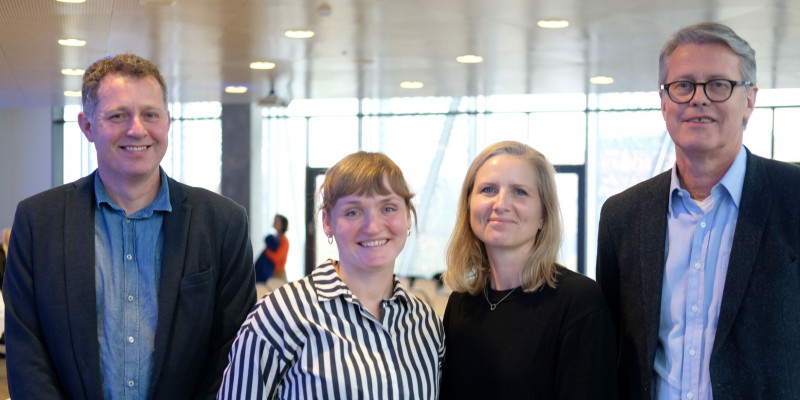 Glad og nyudnævnt ph.d. Ane Bjerre Odgaard sammen med bedømmelsesudvalget.